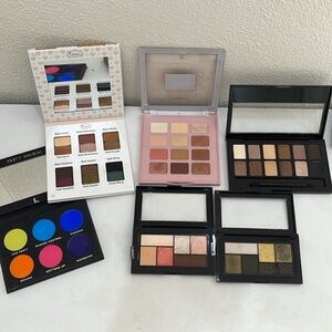 (6) Eyeshadows Palettes